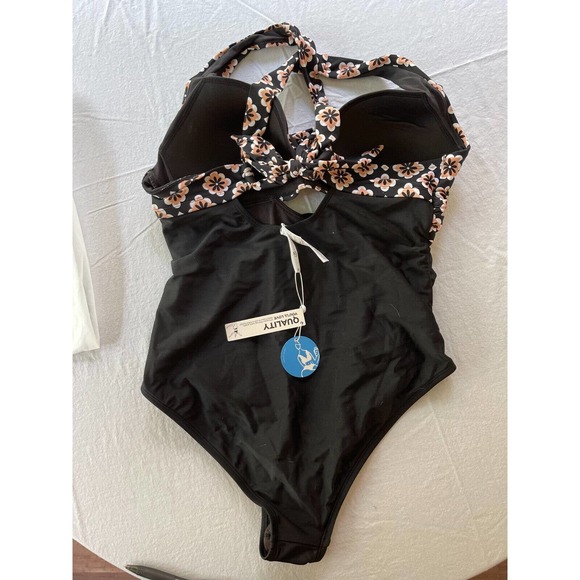Cupshe Women's Black Floral‎ One Piece Swimsuit Size 0X - Picture 2 of 3